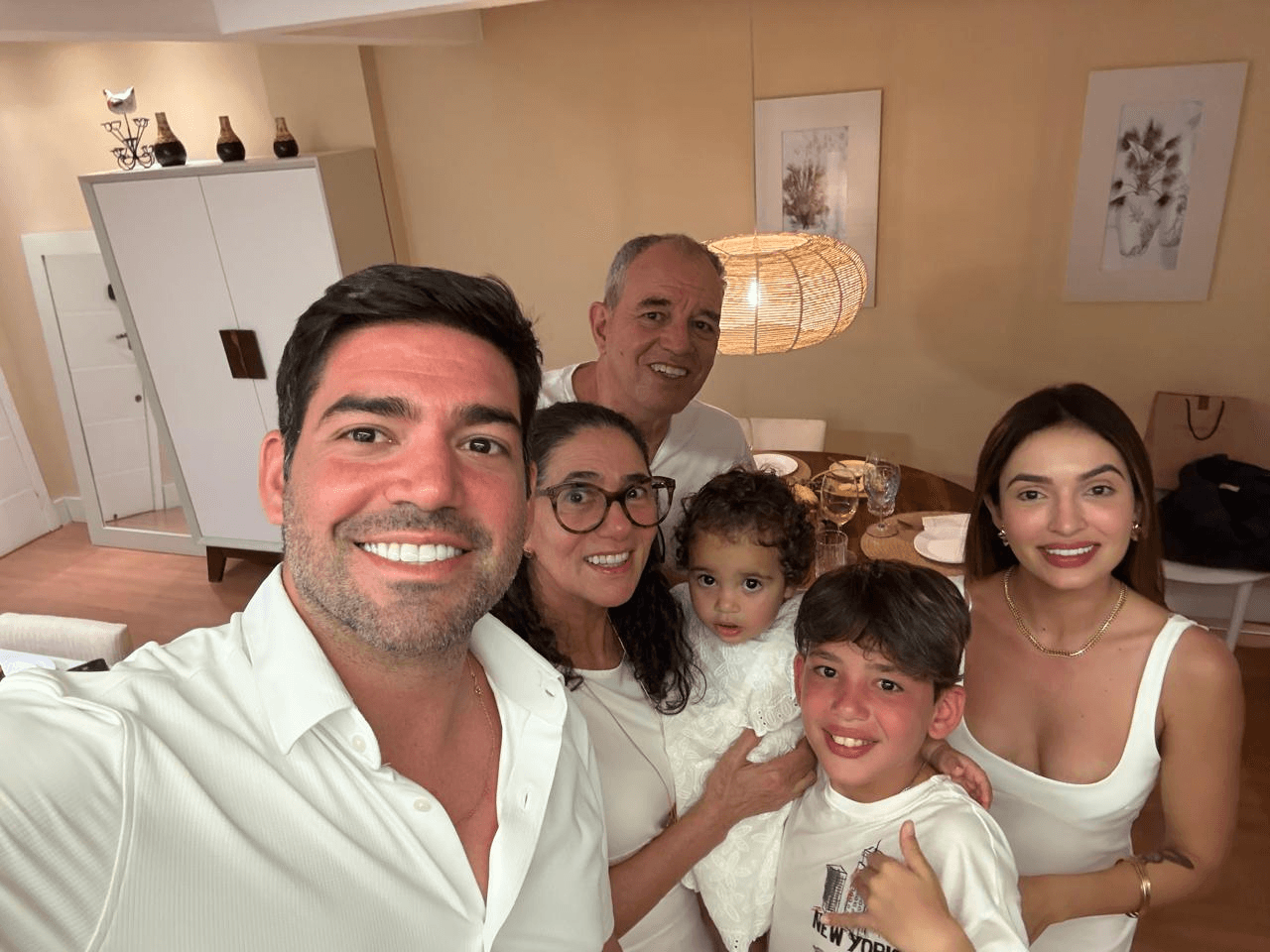 Família Araújo: Emerson, Flávia, Lucas, Roxana e filhos